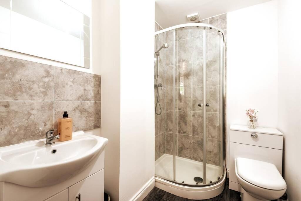 Liverpool City Centre - Fabulous 3 En-Suite Bedrooms - Sleeps 10 People Exteriör bild